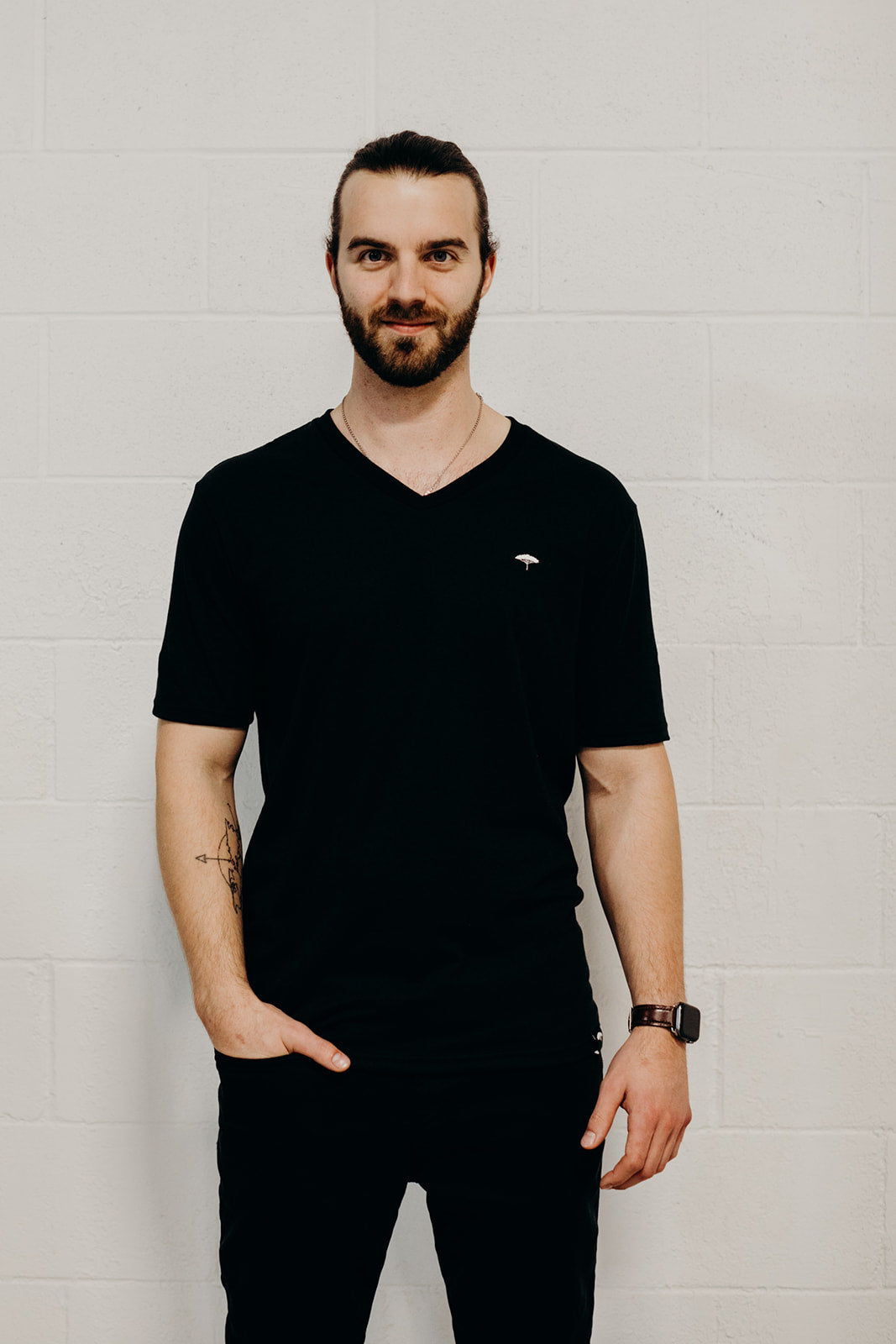 Men's Classic Recycled V-Neck – Ungalli Clothing