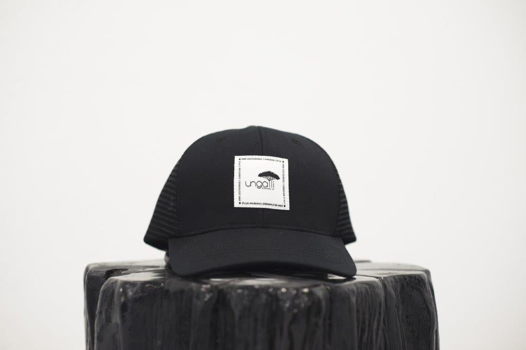 Unisex recycled snap back hat in grey or black with white Ungalli logo on front
