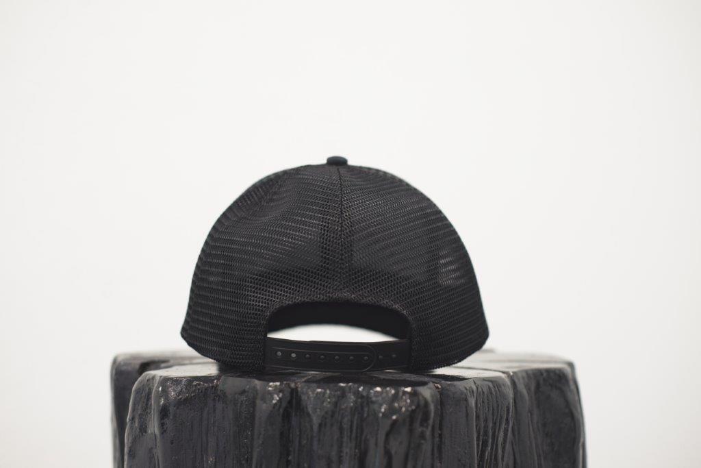 Unisex recycled snap back hat in grey or black with white Ungalli logo on front