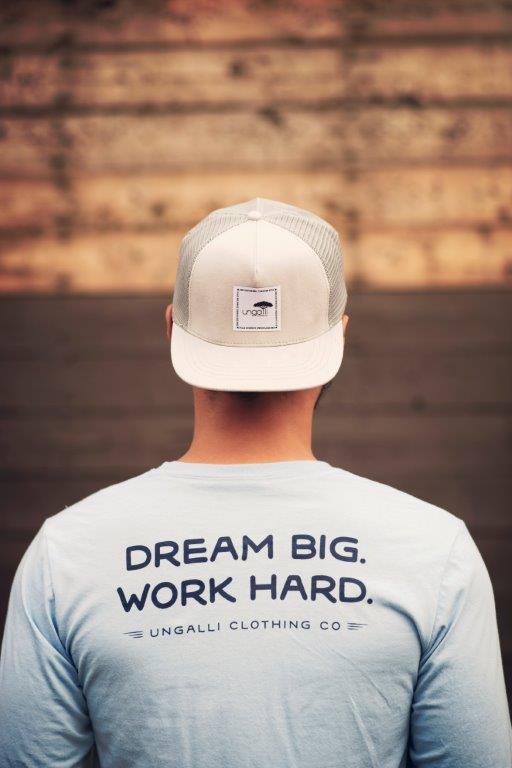 Unisex recycled snap back hat in grey or black with white Ungalli logo on front