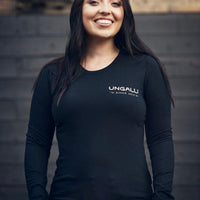 Women's long sleeve sustainably made shirt with brand logo