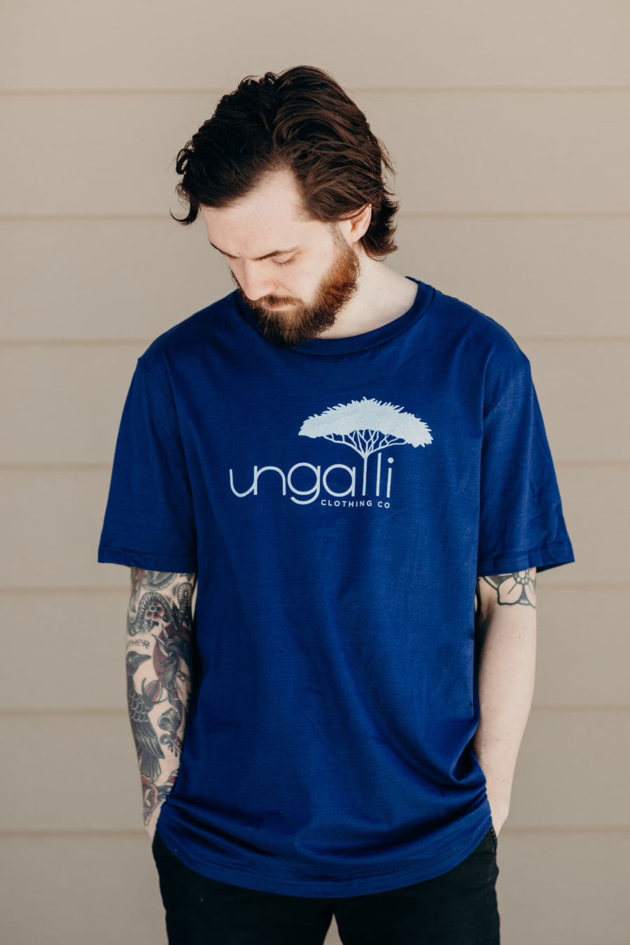 Unisex blue organic t-shirt with Ungalli logo across front
