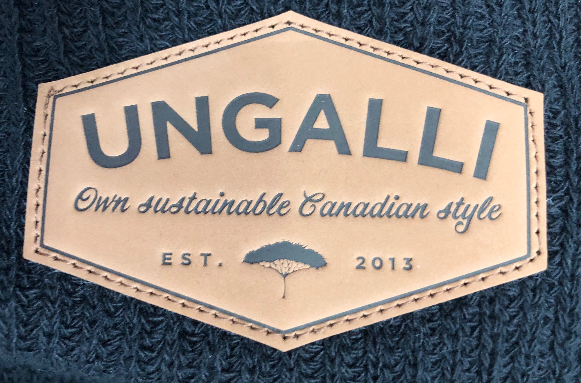 Unisex recycled toque in black, green or grey with brown Ungalli patch