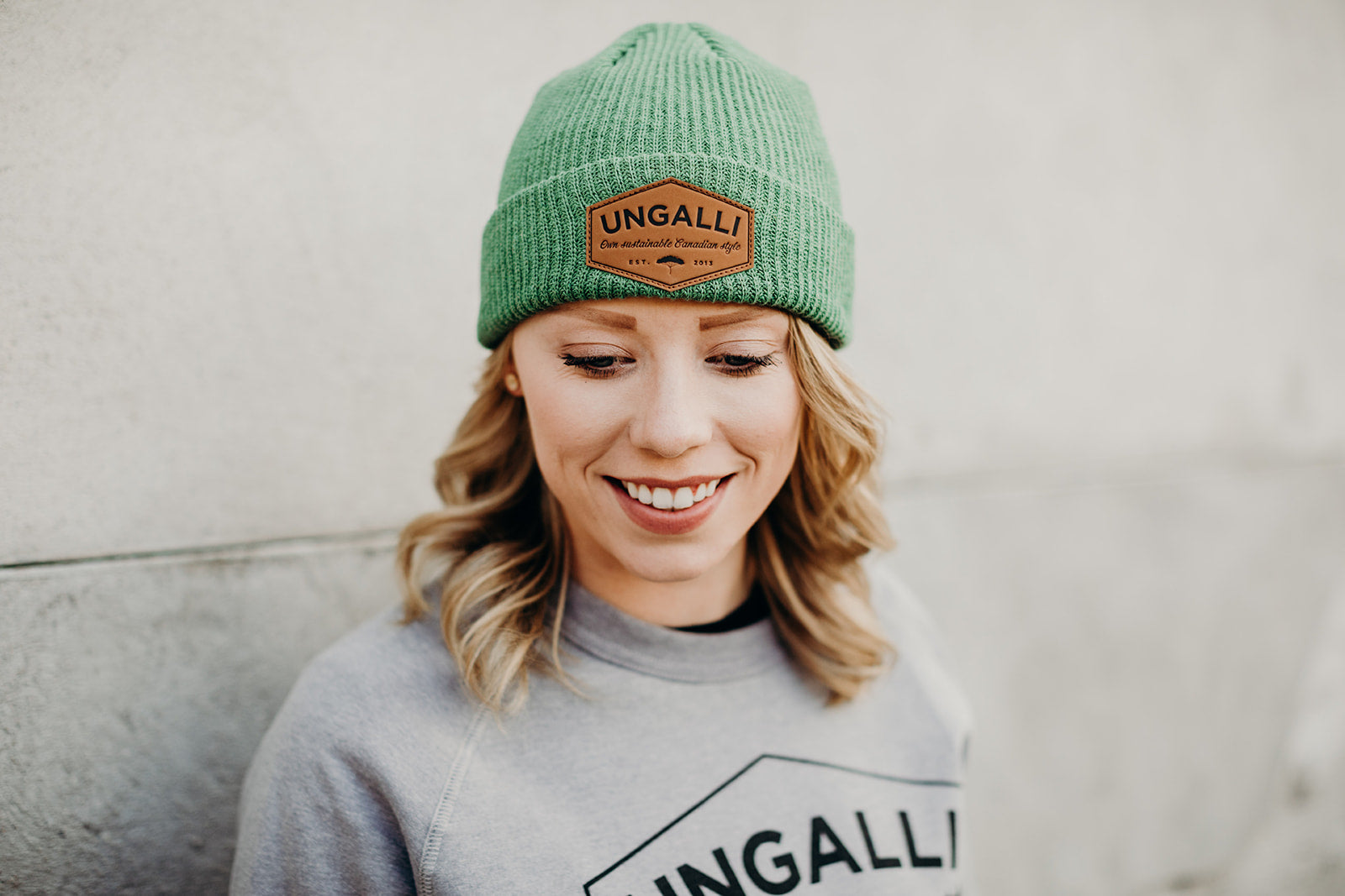 Unisex recycled toque in black, green or grey with brown Ungalli patch